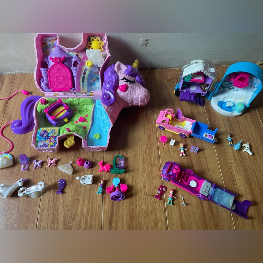 Polly pocket LOT unicorn and three smaller sets